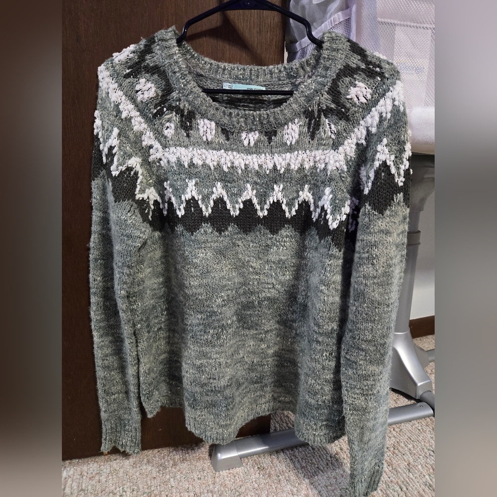 Maurices Gray and White Patterned Sweater
